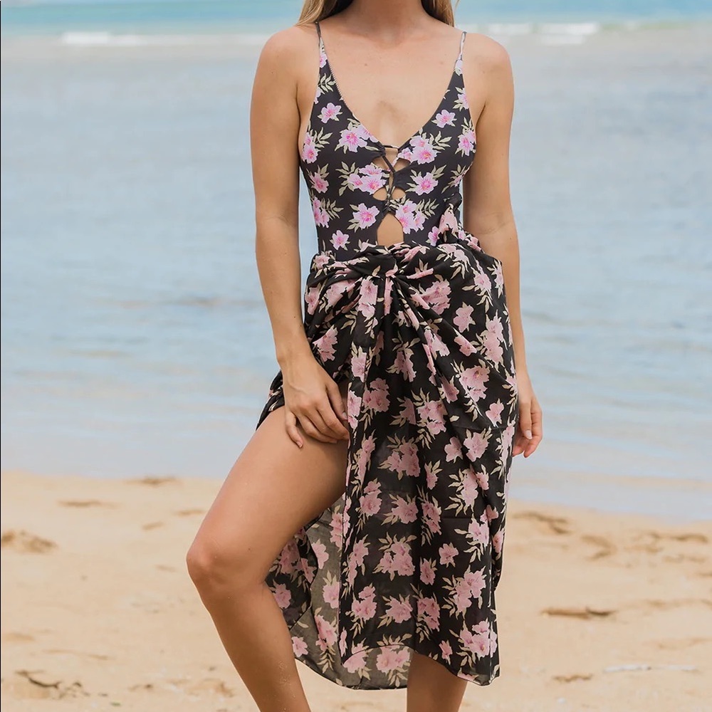 ACACIA Kuau Sarong in Floret